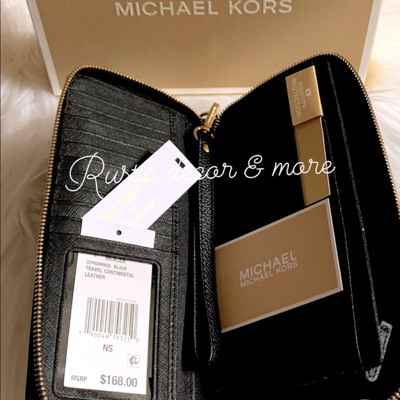 Michael Kors Mercer Travel Continental Wallet - Picture 2 of 5